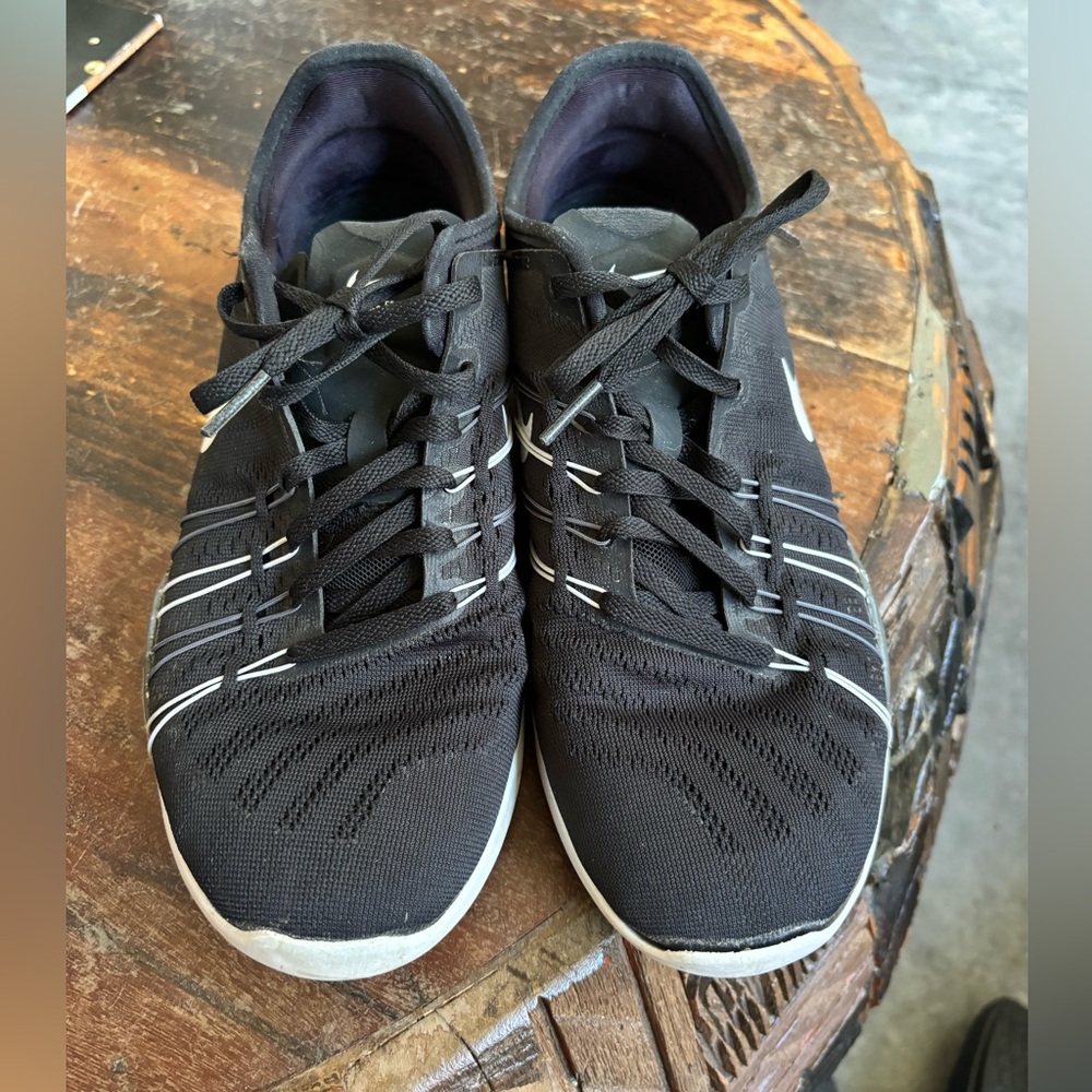Nike free black tennis goes size 8.5